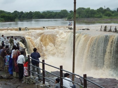 Someshwar Waterfalls for couples to visit 